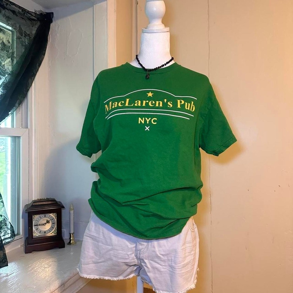 Size M green MacLaren's Pub NYC graphic tee